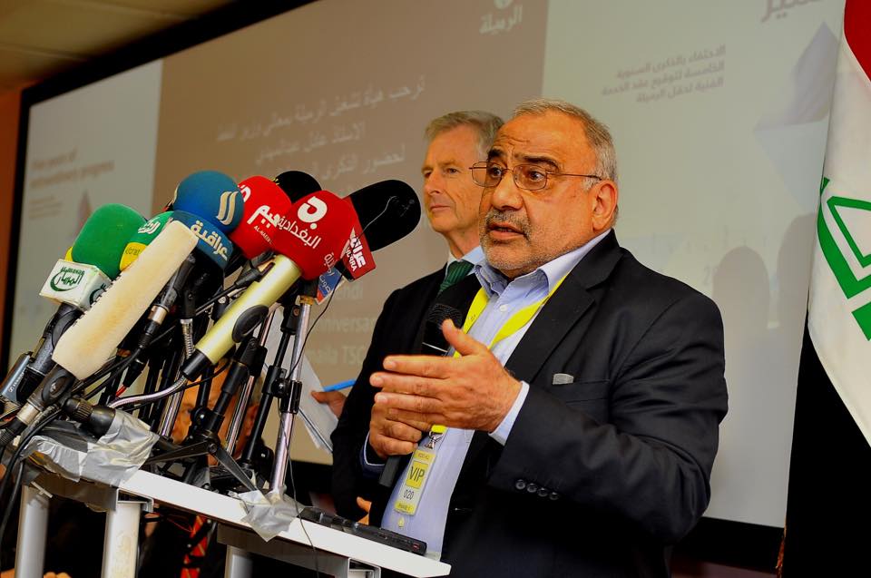 عادل عبدالمهدي خلال المؤتمر الصحفي