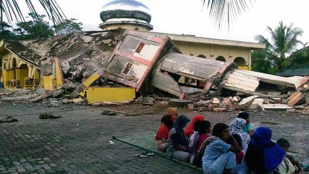 ارتفاع حصيلة ضحايا الزلزال في اندونيسيا الى 387 قتيلا