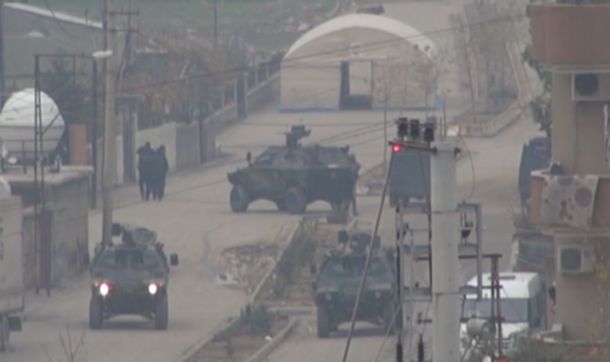 صحيفة: الجيش التركي يغرق بحرب الشوارع مع الكوردستاني