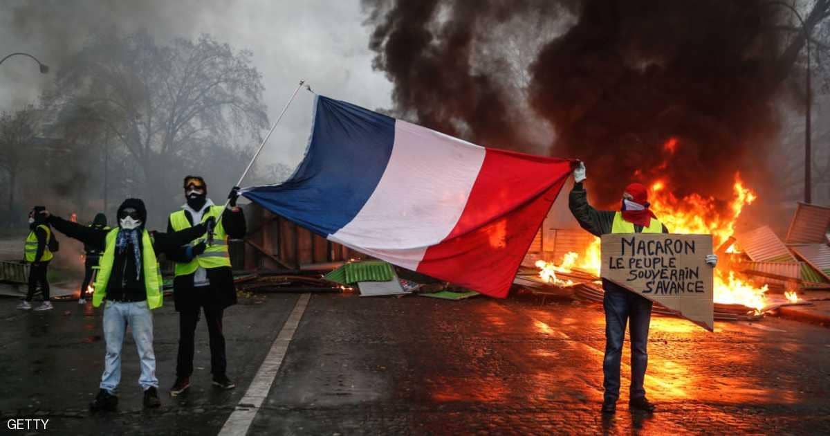 فرنسا تدرس فرض حالة الطوارىء لوقف الشغب