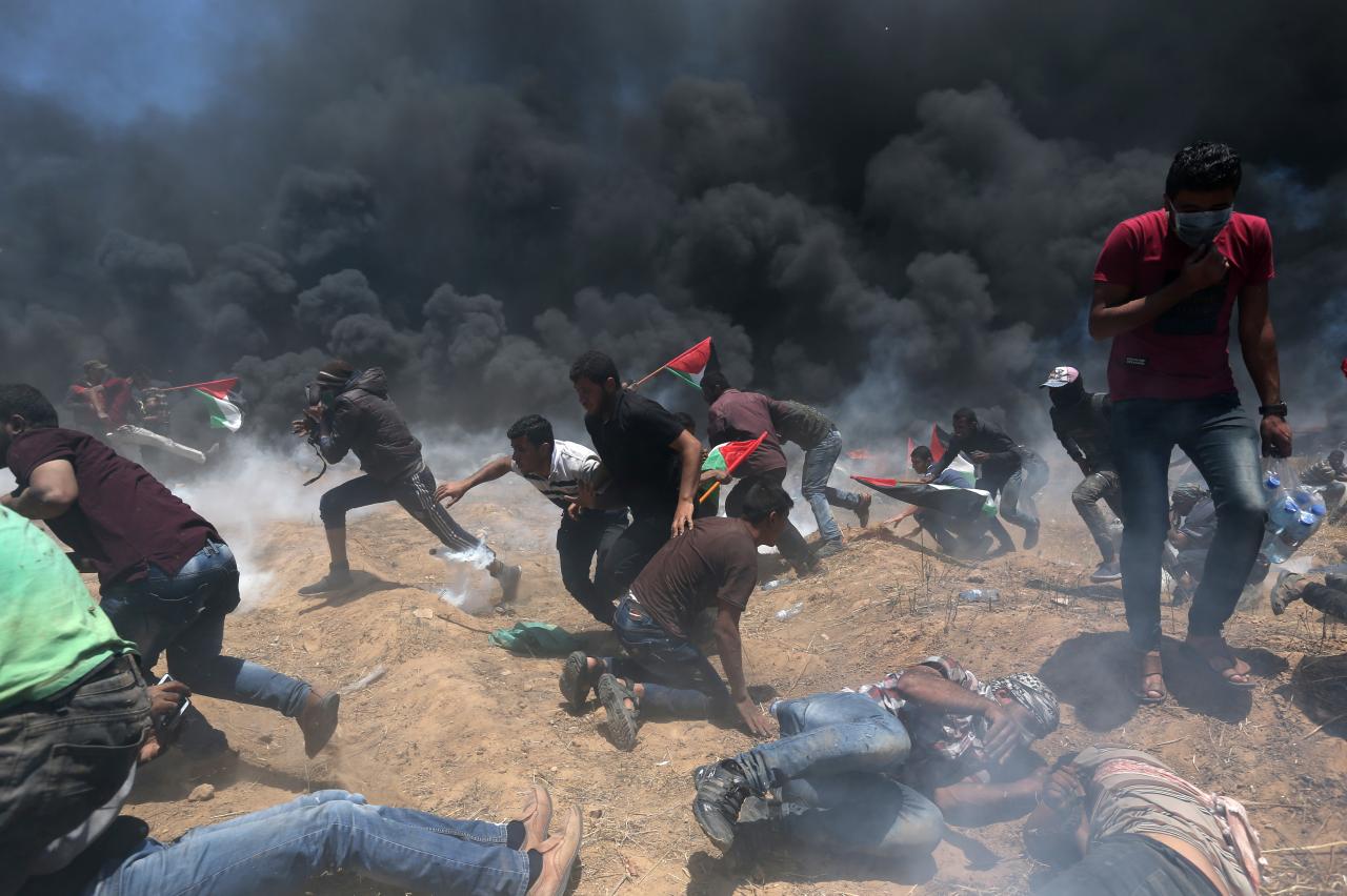 مقتل واصابة اكثر من 500 فلسطيني على طول الحدود مع غزة
