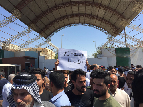 كربلاء : ذوي مخطوفين على طريق اربيل يطالبون باطلاق سراحهم