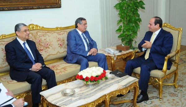 السيسي يؤكد رغبة مصر بتعزيز التعاون مع العراق
