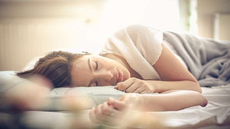 دراسة تكشف شخير النساء اثناء النوم 