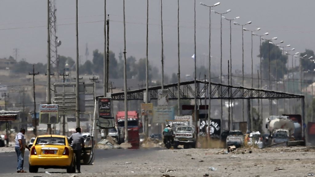 عشرات التجار يغادرون الموصل