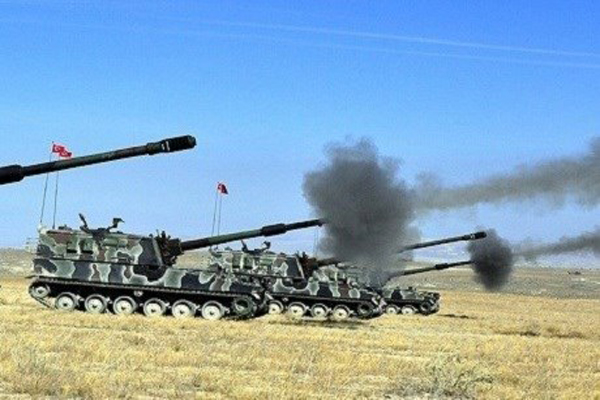 الجيش التركي يقصف قرية بعفرين بـ 30 قذيفة مدفعية