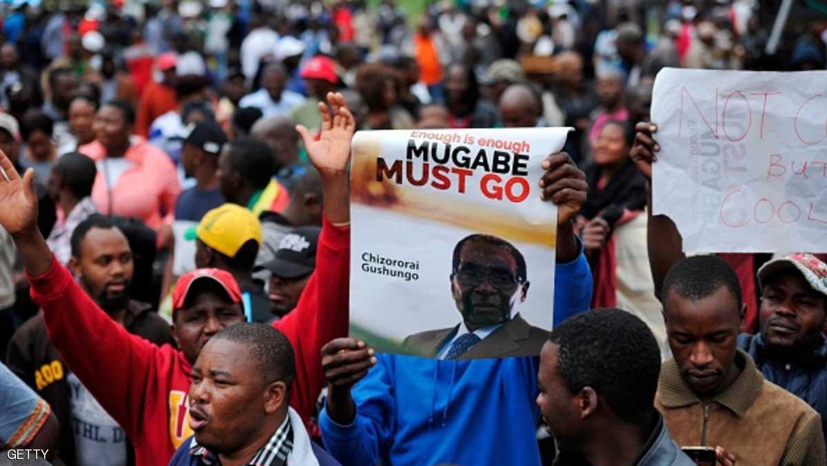 الآلاف في شوارع زيمبابوي ابتهاجا بسقوط موغابي