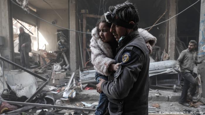 سوريا.. قصف جوي دامٍ يقتل 28 طفلا 