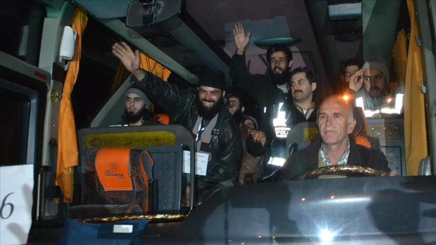  طائرة تقل 126 سورياً من الزبداني تصل تركيا