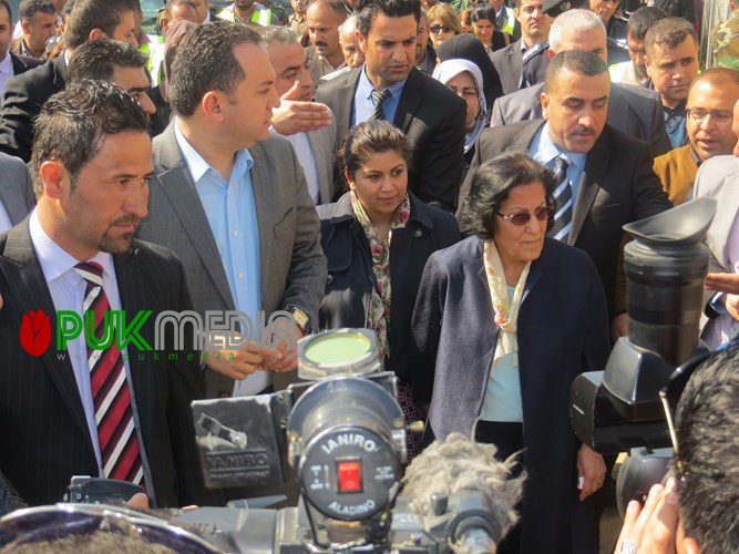 سيدة العراق الأولى تزور مخيم عربت للنازحين 