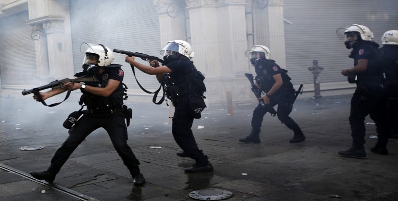 الشرطة التركية تطلق الرصاص الحي على المواطنين