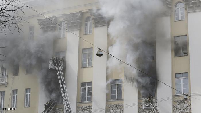 حريق يلتهم 5 طوابق بوزارة الدفاع الروسية 