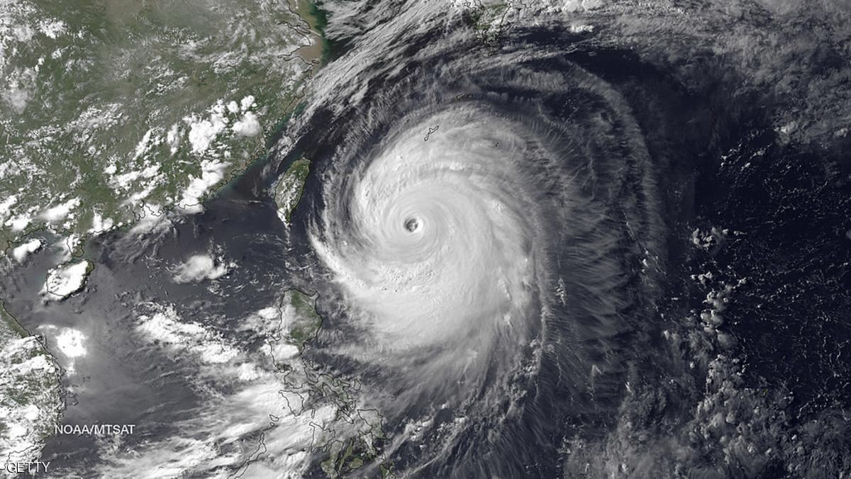 اليابان تتأهب لمواجهة إعصارين