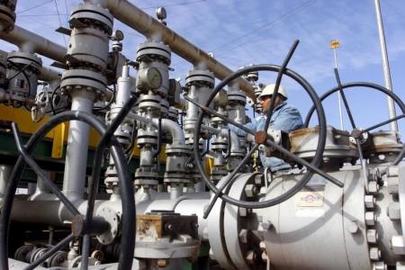 العراق: على منتجي النفط إعادة التوازن للسوق