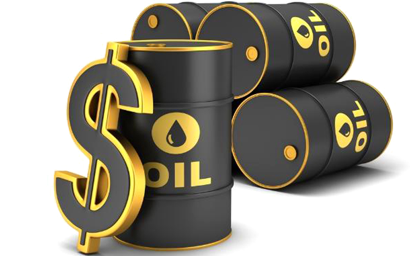 النفط يرتفع مع هبوط الدولار 