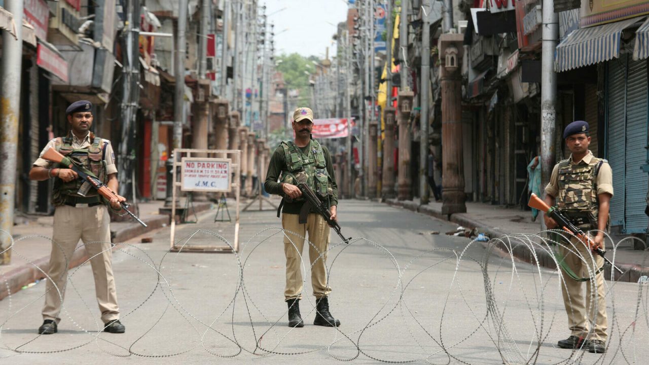  اعتقال الآلاف في حملة أمنية بالشطر الهندي من كشمير