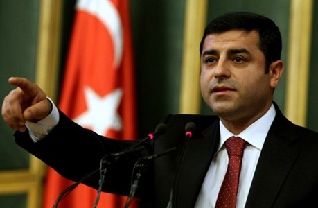 ديمرتاش يدعو إلى خطوات لوقف العنف في تركيا