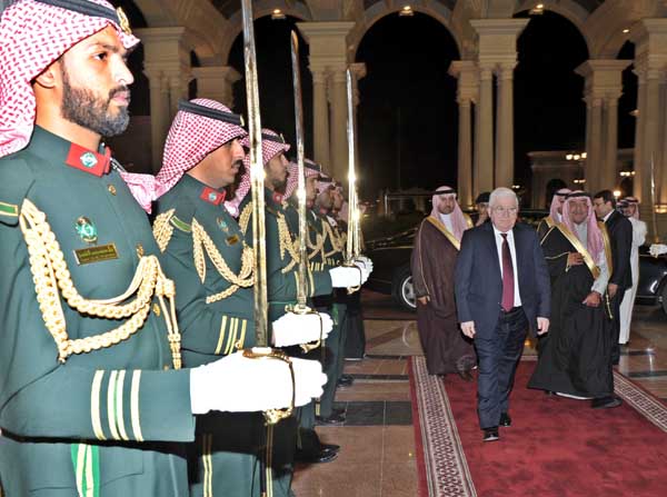 من مراسيم استقبال الرئيس معصوم في الرياض