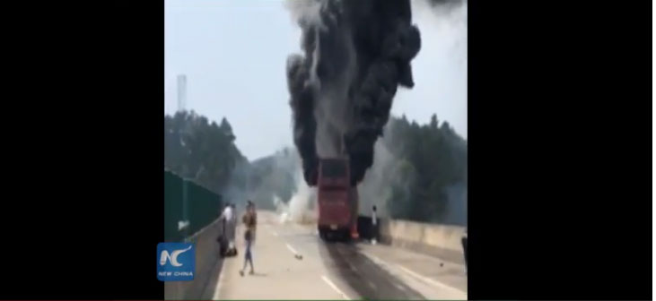 مصرع 30 شخصاً على الأقل بحريق حافلة في الصين 