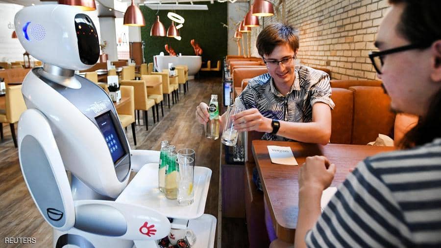 مطعم هولندي يتخطى كورونا بالروبوتات