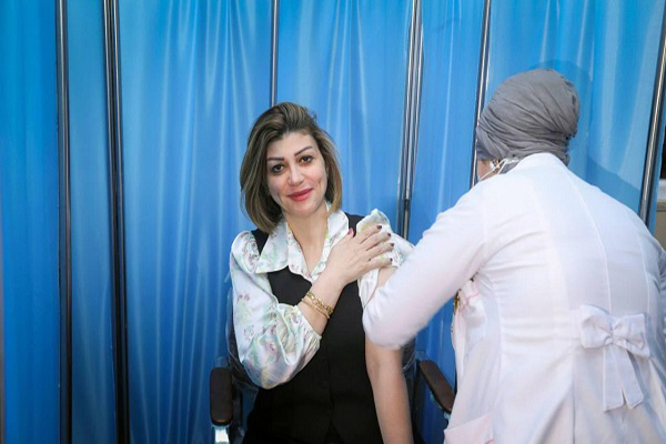 بعد تلقيها لقاح كورونا.. وزيرة الهجرة: اللقاح يشمل 500 الف نازح