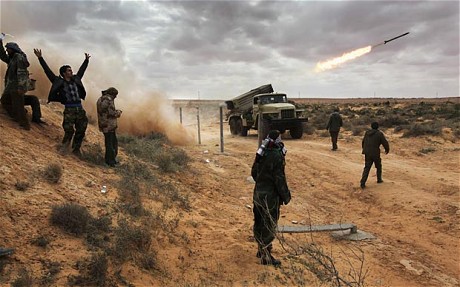 أمريكا وأربعة حلفاء أوروبيون يدعون إلى وقف العنف في ليبيا