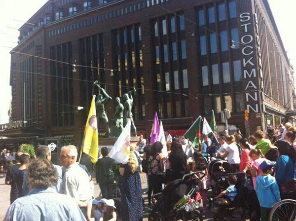 بالصور.. تظاهرات في فنلندا تندد بتفجير قامشلو