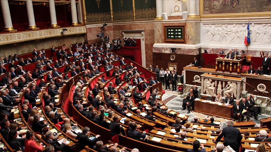 البرلمان الفرنسي يقر القانون "الأكثر" إثارة للجدل