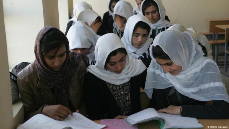 نساء أفغانستان على طاولة التفاوض 
