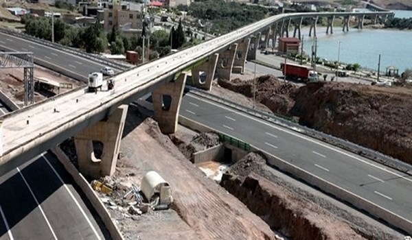 ايران تستأنف تنفيذ مشاريعها المتوقفة في العراق