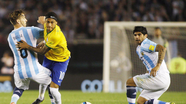 لقطة من مباراة البرازيل والارجنتين