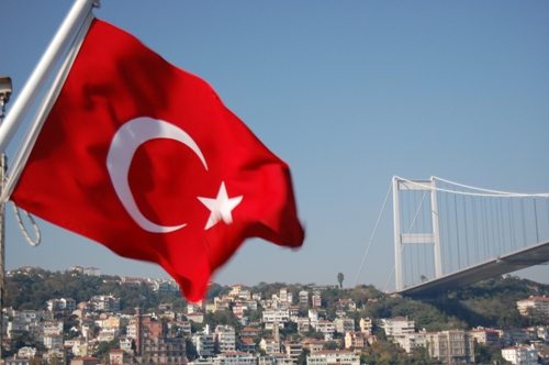 الهاشمي: تركيا غضت النظر عن جرائم داعش في العراق وسوريا 