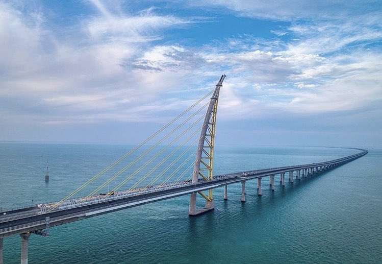 الكويت تدشن أحد أكبر الجسور البحرية 