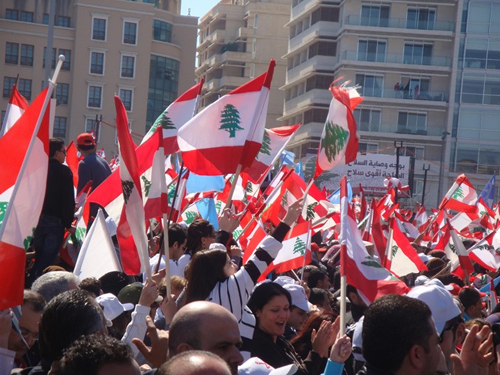 لبنان: محتجون يقتحمون وزارة البيئة على خلفية أزمة النفايات