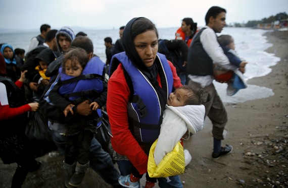  تركيا تعتقل عشرات اللاجئين السوريين وتعيدهم لمناطق الصراعات