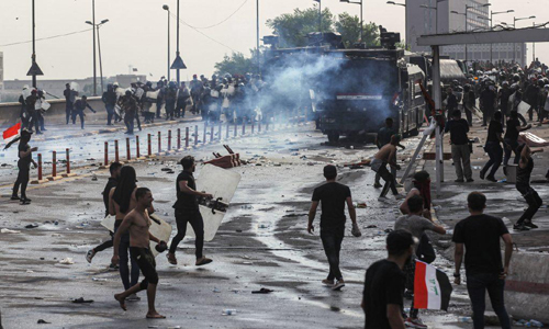الاندبندنت: تهديد و قمع المتظاهرين في العراق  