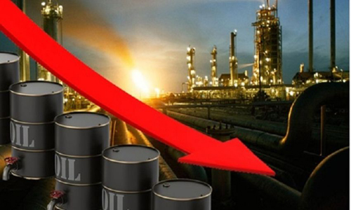 هبوط اسعار النفط وسط تنامي الإنتاج الأمريكي