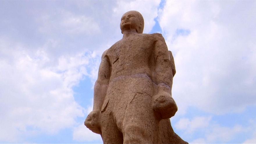مصر.. الكشف عن تمثالين للملك رمسيس الثاني 