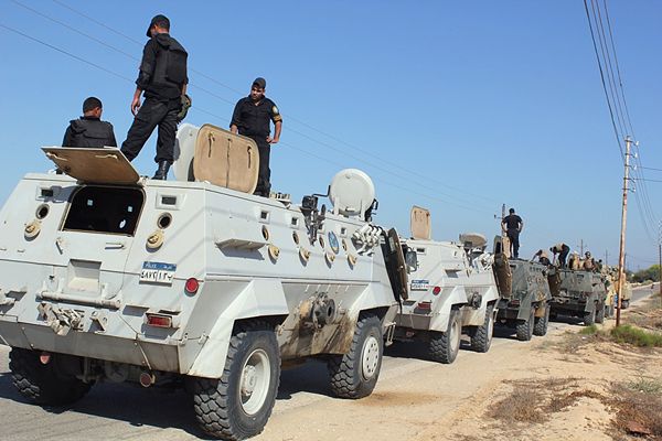يواصل الجيش المصري لليوم الثالث على التوالي مطاردة العناصر الإرهابية المتواجدة في سيناء التي كانت ور