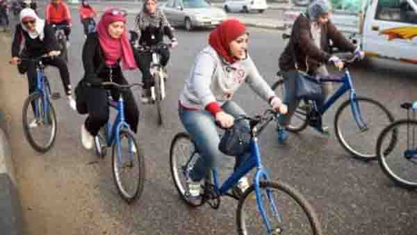 مصريات يركبن الدراجات الهوائية للإفلات من التحرش  