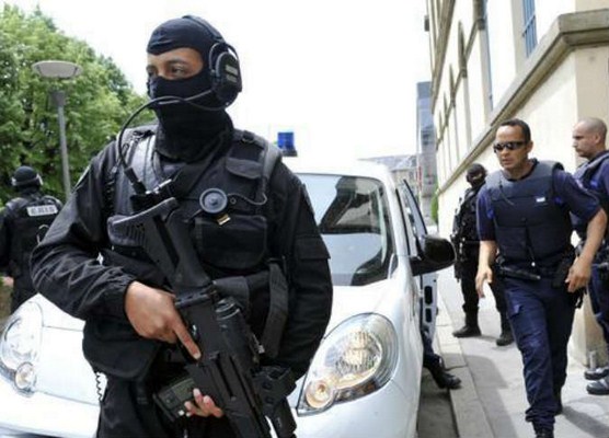 الشرطة الفرنسية تُجلي 18 شخصا بمتجر في باريس