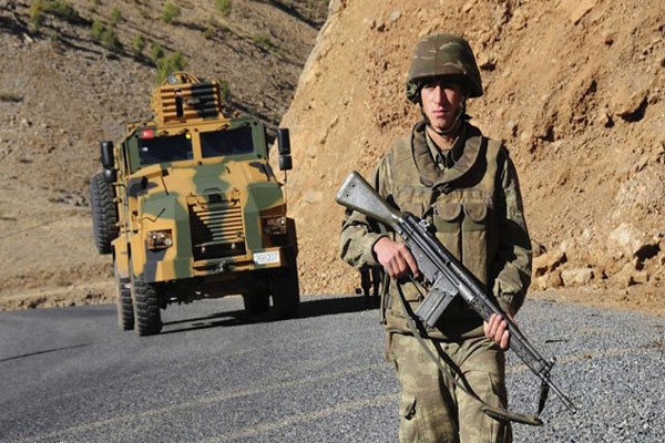 مقتل واصابة 13 جنديا تركيا جنوب شرقي البلاد