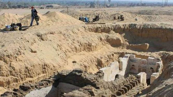 بعثة إسبانية في مصر تعثر على مقبرتين من العصر الصاوي