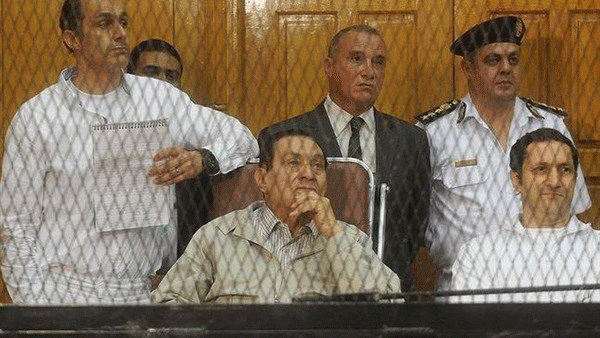 الحكم على الرئيس الأسبق مبارك ونجليه بالسجن المشدد 3 سنوات