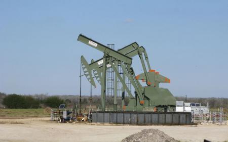 انتاج العراق يدفع اسعار النفط الى التراجع