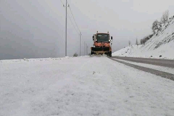 صور.. تساقط الثلوج بكثافة في حاج عمران