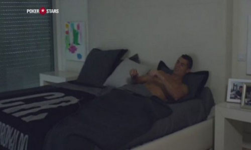  فيديو.. كيف يستيقظ  رونالدو من نومه؟
