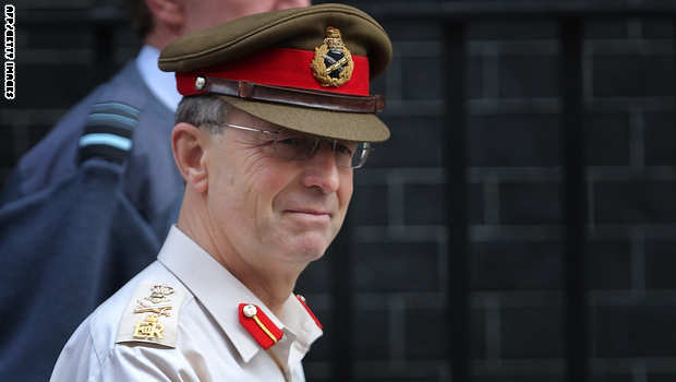 الجنرال ديفيد ريتشاردز القائد السابق للقوات المسلحة البريطانية
