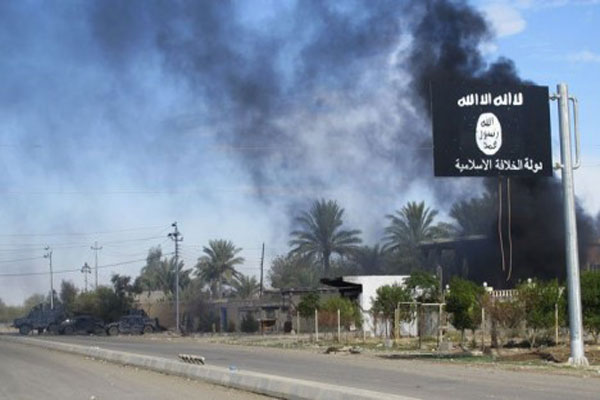 داعش يفجّر مدرج مطار الموصل