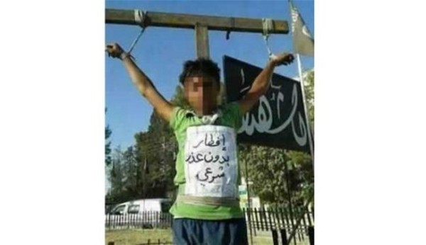 سوريا.. داعش يصلب طفلين لإفطارهما برمضان